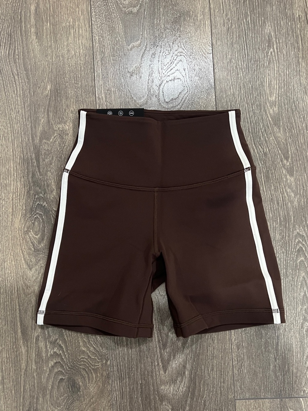 BNWT Golden LIFE Atmosphere Hi-Rise 5" Short - size 2
